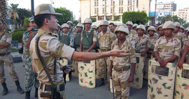 بالصور.. قيادة الجيش الثالث تلقى محاضرة للجنود عن الوضع بمصر