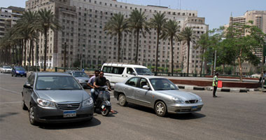 انتظام حركة المرور أمام السيارات فى شوارع القاهرة والجيزة