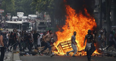 متظاهرون يضرمون النار فى مقر بلدية جنوب الجزائر