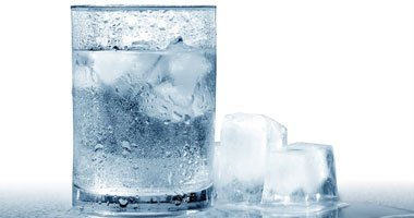 أخصائية تغذية تقدم إضافات لمياه الشرب تجعلها أكثر فائدة ولذة
