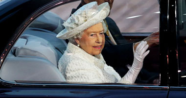 الملكة إليزابيث والأمير هارى يحضران مراسم مئوية الحرب العالمية الأولى