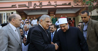 محلب ووزيرا الأوقاف والصحة يتفقدون مستشفى الدعاة بمصر الجديدة