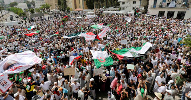 منسق الحزب الحاكم بالجزائر: نساند الحراك الشعبى وندعو الجميع للحوار