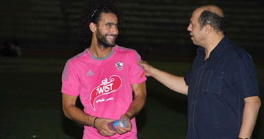 بالصور.. أحمد سليمان يستقبل صفقات الزمالك الجديدة