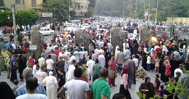 صور.. الآلاف يؤدون صلاة عيد الفطر المبارك فى مسجد النور بالعباسية