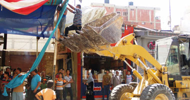 بالفيديو والصور ..قوات الأمن تواصل تطهير شوارع العريش من الإشغالات