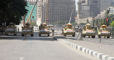 الأمن يمشط محيط تمركز المدرعات فى التحرير بالكلاب البوليسية