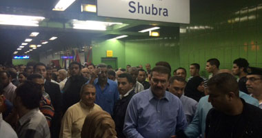 وزير النقل يزور مترو السادات لمراجعة إجراءات تأمينها قبل فتحها للجمهور