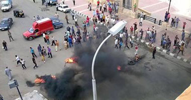 الإخوان يشعلون إطارات السيارات ويقطعون كورنيش الإسكندرية