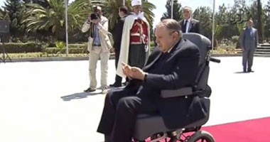 المعارضة الجزائرية تطالب الرئيس بوتفليقة بالتنحى بسبب مرضه