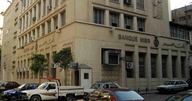 الحماية المدنية: حريق شارع فيصل نشب بلوحة إعلانات أمام بنك مصر دون إصابات