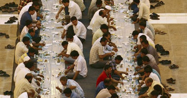 مسجد فى إسبانيا يقدم ألف وجبة إفطار يومياً