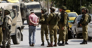 إسرائيل تعتقل ١٨ فلسطينيا  بالضفة الغربية