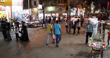 بالصور.. وسط القاهرة خالية من التحرشات.. وإقبال على "شارع الهرم"