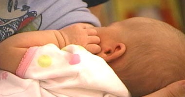 كيف يمكن الاعتناء بالثدى لاستفادة الطفل من الرضاعة؟