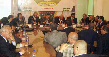 فى صالون الوفد السياسى..الببلاوى: لابد من إعادة النظر بالدعم لأن ظاهره الرحمة وباطنه العذاب..الفقى: مصر فى حاجة إلى استثمارات قيمتها 286 مليار جنيه.. والشحات:مطلوب سياسات مالية واضحة للسيطرة على العجز
