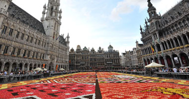 "ميدان لاجران بلاس" فى بروكسل يستضيف مهرجان "سجادة الزهور 2012" 