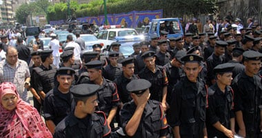 المئات يتوافدون على "الأزهر" لصلاة الجمعة مع "مرسى"