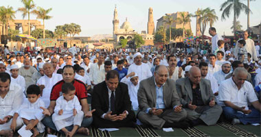 محافظ الأقصر يؤدى صلاة عيد الفطر بساحة أبو الحجاج ويستقبل شيخ الأزهر