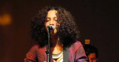 مريم صالح تحيى حفلا غنائيا على مسرح الجنينة