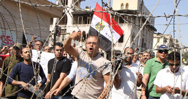 متظاهرو 24 أغسطس يطردون أنصار مرسى من محيط قصر الرئاسة