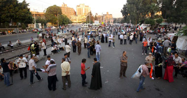 مصابو الثورة يعاودون التظاهر أمام قصر الاتحادية