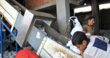 القمامة فوق المقطم" كنز لا يفنى"..مشاريع لتدويرها وتصديرها للصين وإعادة استيرادها كمواد خام بالملايين..كيلو زجاجات المياه المعدنية بـ 220 قرشاً..والكارتون الطن بـ 180 جنيهاً ..وعبوة الزجاج بـ5 جنيهات