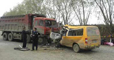 مصرع 12 شخصا فى حادث اصطدام شاحنة بـ 3سيارات وسط الصين