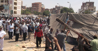 بالصور.. إزالة 335 حالة تعدٍ بسوق الجمعة فى الإسماعيلية