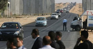 300 فلسطينى يغادرون غزة للصلاة فى الأقصى
