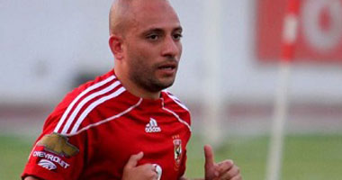 وائل رياض فى صورة مع لاعبى الأحمر: "جيل بيسلم جيل والأهلى فوق الجميع"