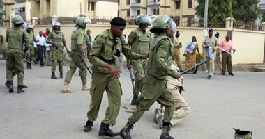 شرطة تنزانيا تلقى القبض على محتجين معارضين
