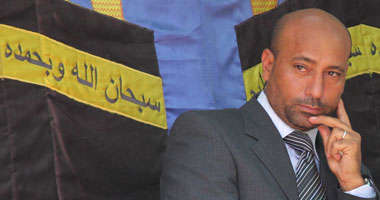 ياسر ريان نجم الأهلى السابق يوقع على استمارة "علشان تبنيها"