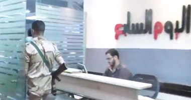 بالفيديو..الجيش يعاين اليوم السابع ويمشط المبنى لمعاينة آثار الحادث