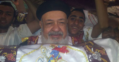 بالصور..كنيسة الجيوشى تحتفل بعيد" مارجرجس" وسط آلاف الأقباط