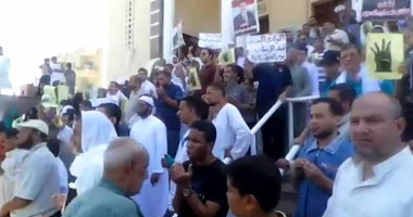 بالصور.. وقفة احتجاجية للإخوان وأنصارهم بالوادى الجديد