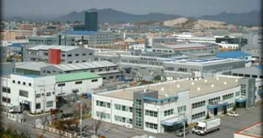 سول تنفى صلة مكتب الاتصال بين الكوريتين باستئناف تشغيل مجمع كيسونج الصناعى