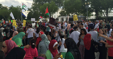 مئات الأردنيين يتظاهرون قرب مبنى رئاسة الوزراء دعما لغزة