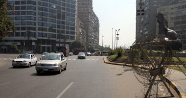انتظام المرور بعد إزالة حطام حادث تصادم بمنزل كوبرى الطيران بمصر الجديدة