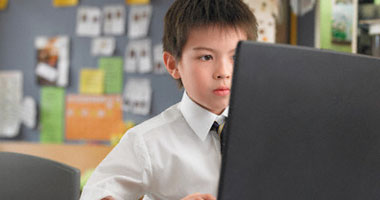 استخدام الأطفال الكمبيوتر اللوحى بكثرة يعرضهم للإصابة بحساسية النيكل 