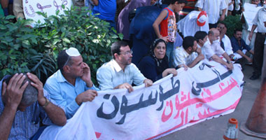 وقفة احتجاجية لأهالى طوسون وموظفى الأحياء بالإسكندرية
