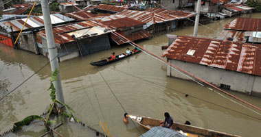 إعصار يدمر عشرات المنازل ويثير الهلع بأندونيسيا