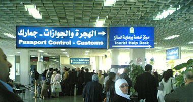 الحكومة السورية تثمن جهود إصلاح مطار دمشق بعد تعرضه لقصف إسرائيلى