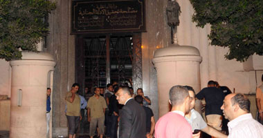 المعمل الجنائى يرفع آثار حريق مبنى وزارة الداخلية