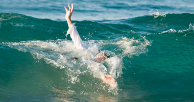 غرق شخصين وإنقاذ ثالث بشاطئ الفيروز بمصيف بلطيم
