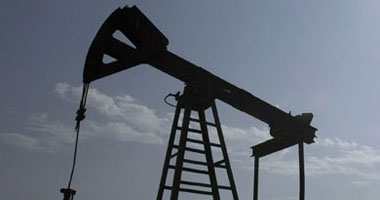 بلومبرج: توقعات بانخفاض أسعار النفط بعد زيادة الخام المعروض