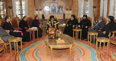 المطران منير حنا يعزى البابا شنودة فى رحيل مطران الجيزة