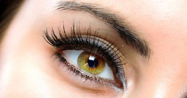 اكتشاف قطرة للعين تزيد كمية رموش العين