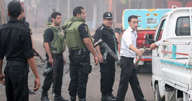 القوات المسلحة والشرطة يداهمون أوكار البلطجية بمنطقة "المثلث الذهبى" بالقليوبية