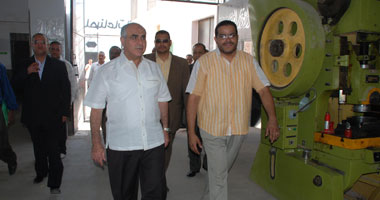سكان قرى الظهير الصحراوى يواجهون محافظ سوهاج بمشاكلهم 